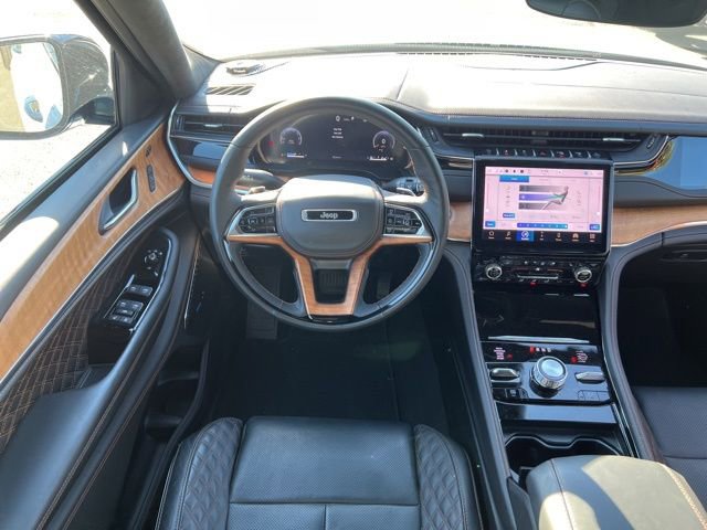 New 2025 Jeep Grand Cherokee Summit image 9