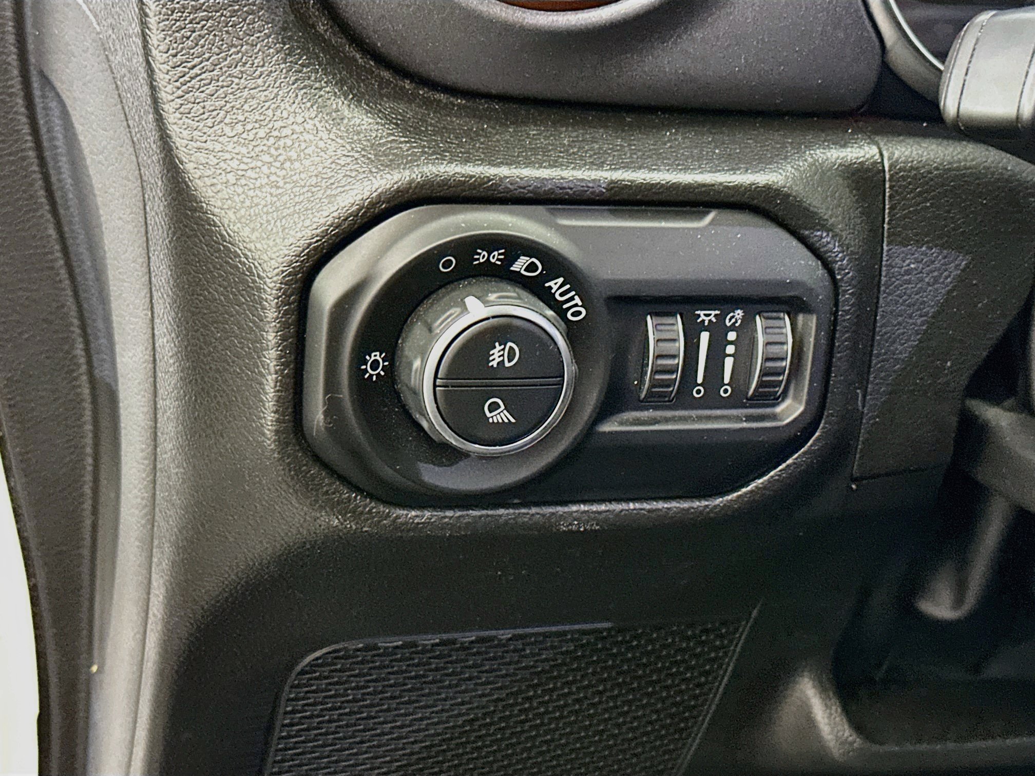 Used 2022 Jeep Gladiator Mojave w/ LED Lighting Group AWD/4WD image 17