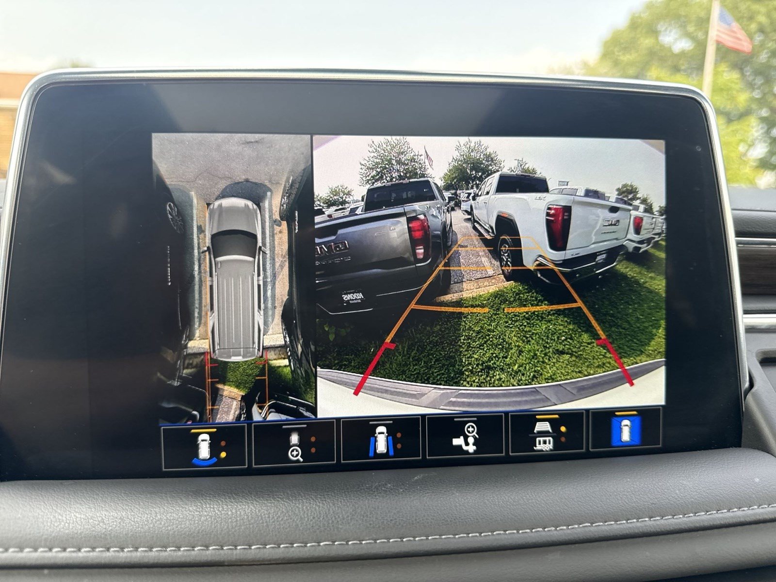 Used 2022 Chevrolet Tahoe Z71 w/ Luxury Package AWD/4WD image 19