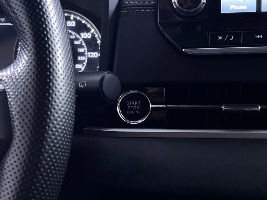 Used 2022 Mitsubishi Outlander SEL image 29