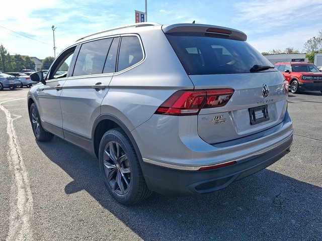 Used 2023 Volkswagen Tiguan SE w/ Panoramic Sunroof Package AWD/4WD image 7