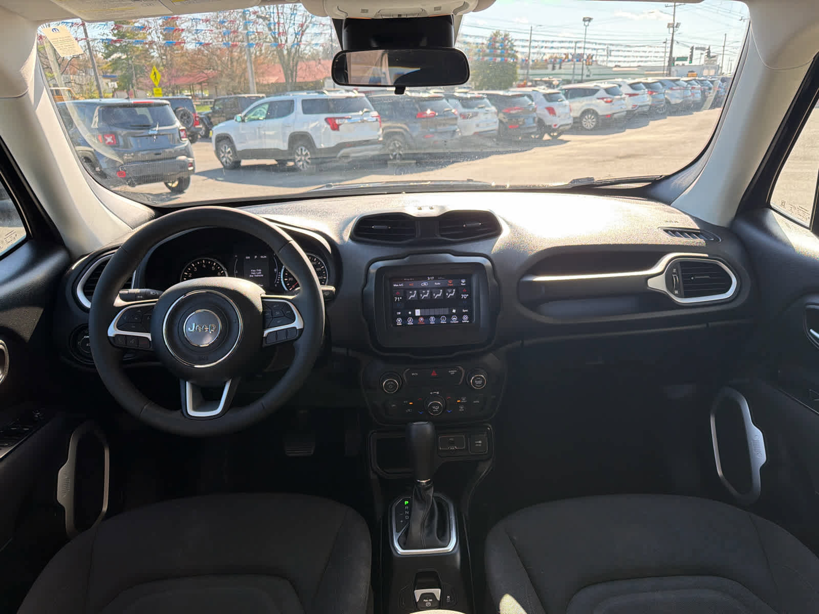 Used 2018 Jeep Renegade Latitude image 15