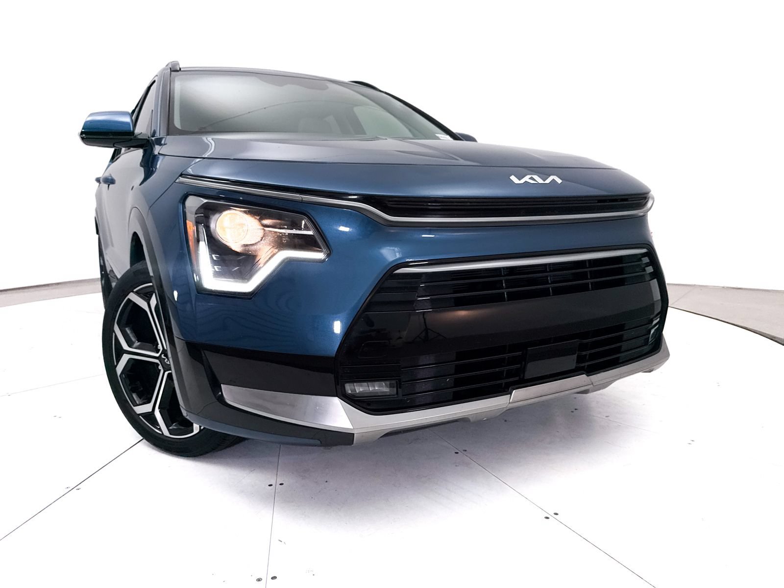 Certified 2025 Kia Niro EX Touring FWD image 7