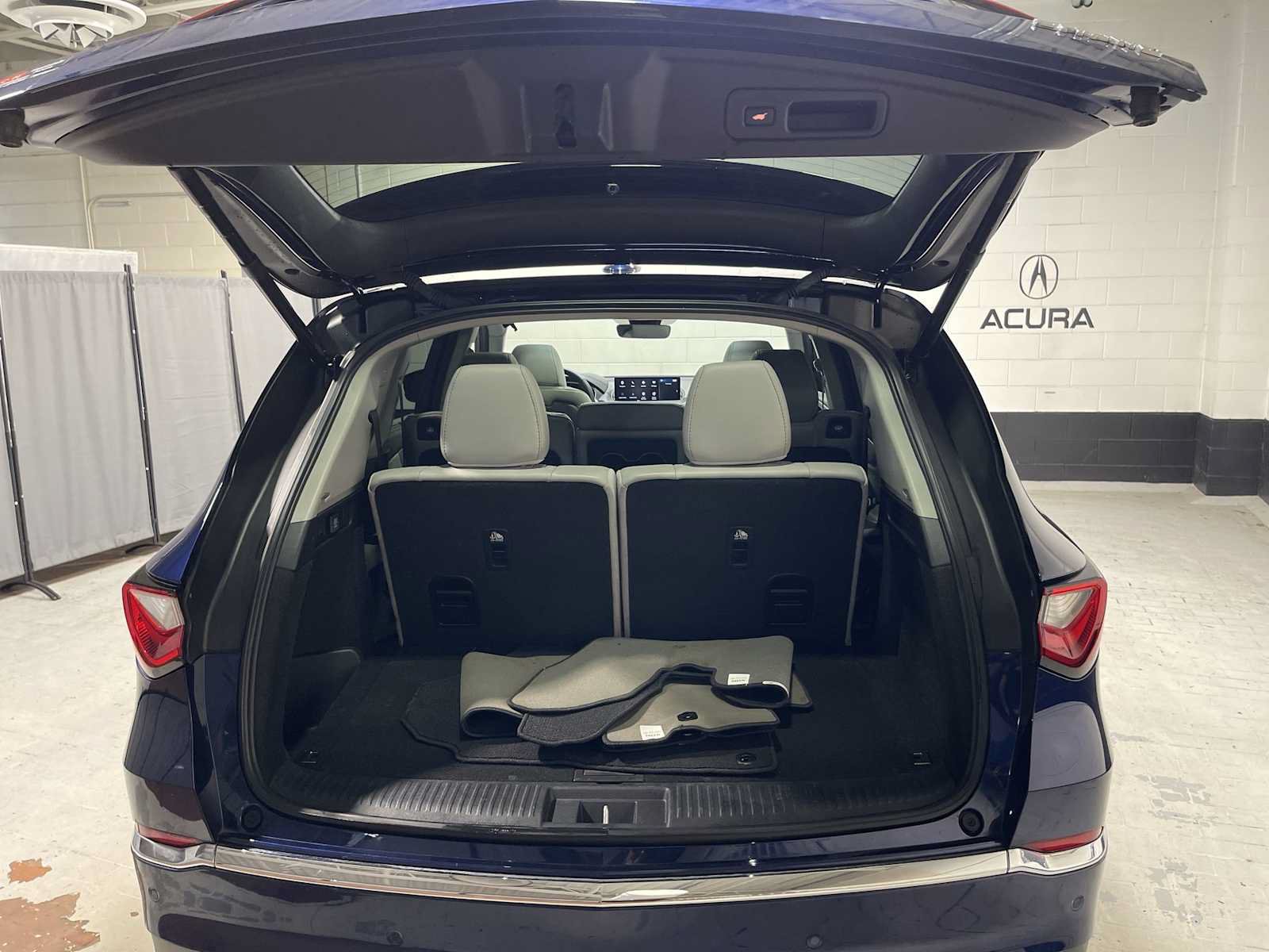 Certified 2024 Acura MDX SH-AWD w/ Technology Package image 19