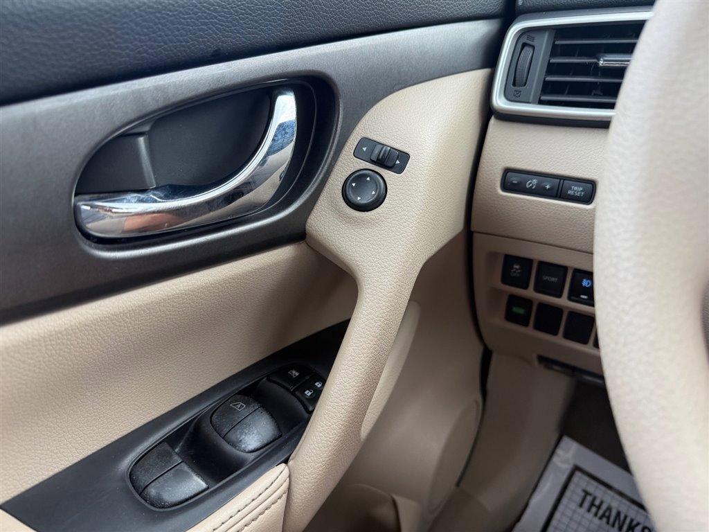 Used 2015 Nissan Rogue S image 21