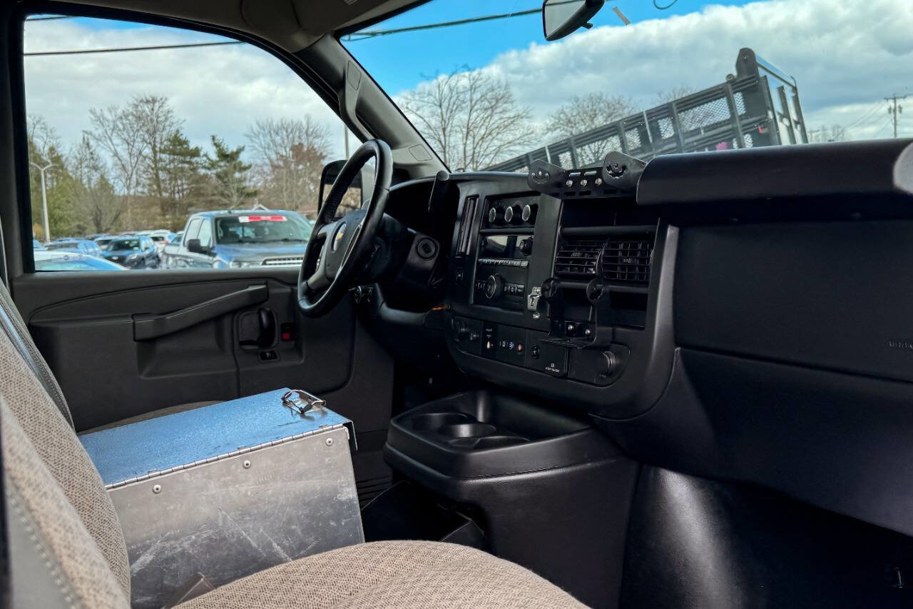 Used 2018 Chevrolet Express 2500 w/ Driver Convenience Package image 11