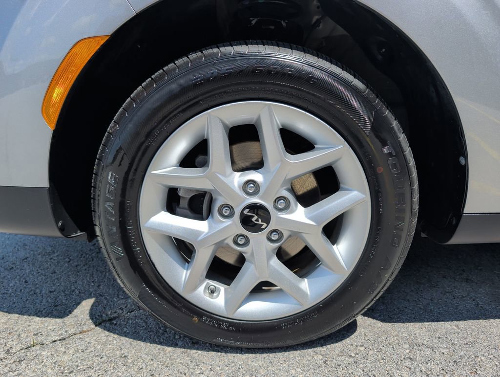 Used 2024 Kia Soul LX w/ Option Group 015 FWD image 4