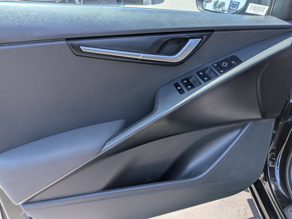 Used 2025 Kia Niro LX FWD image 11