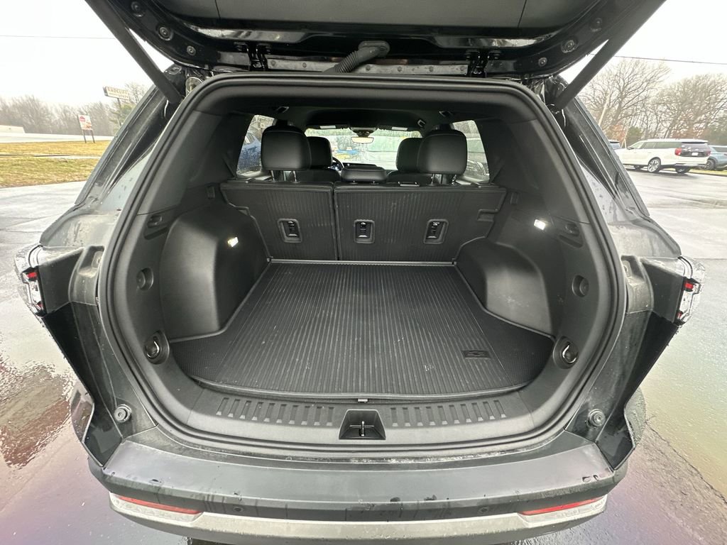 Used 2025 Chevrolet Equinox LT w/ Convenience Package II image 23