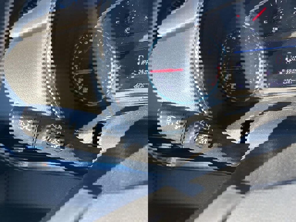 Used 2023 Chevrolet Traverse LT image 32