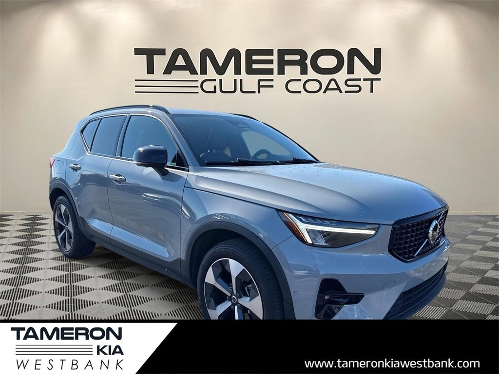 Used 2024 Volvo XC40 B5 Plus image 1