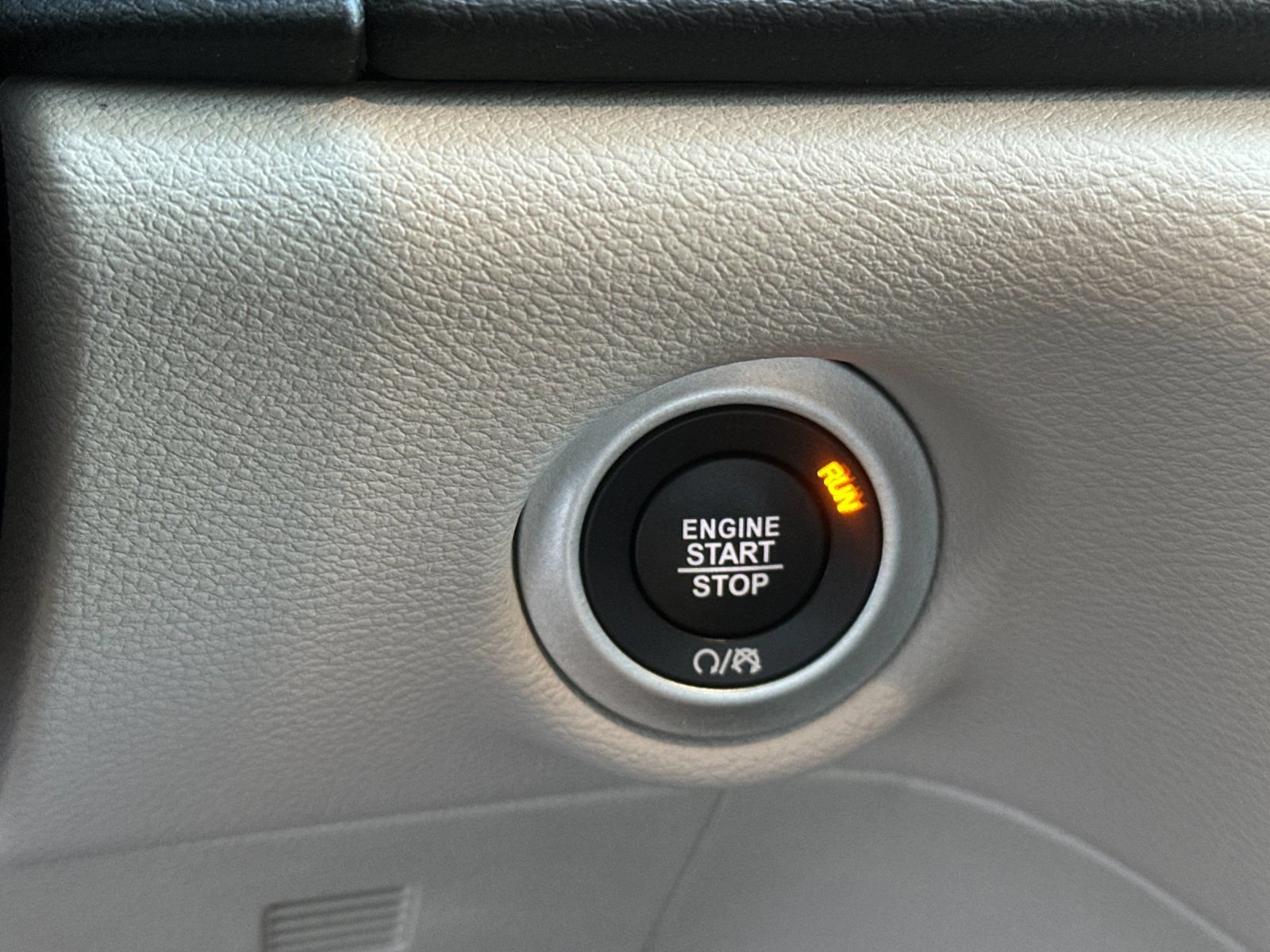 Used 2019 Chrysler Pacifica Touring Plus w/ Tire & Wheel Group FWD image 23