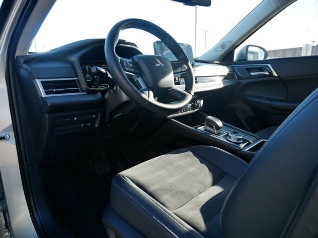 Used 2023 Mitsubishi Outlander SE image 11