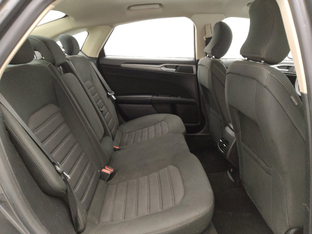 Used 2019 Ford Fusion SE FWD image 19