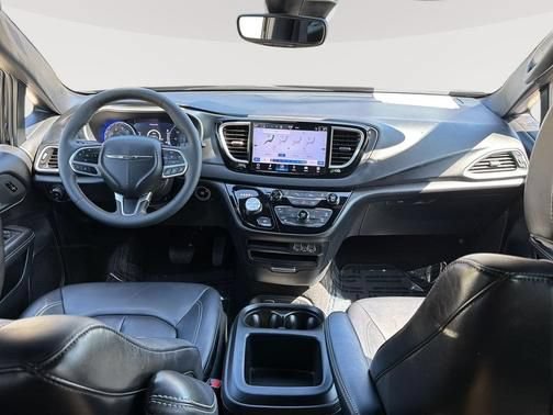 Used 2025 Chrysler Pacifica Select FWD image 9