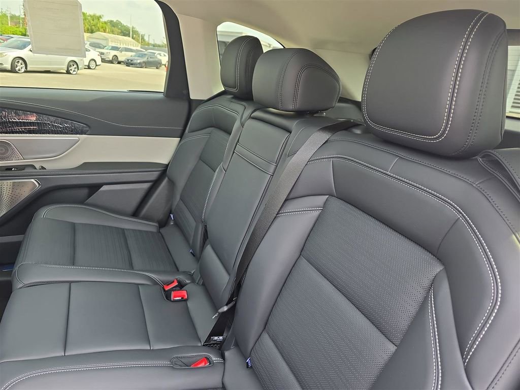 New 2025 Lincoln Nautilus Reserve image 14