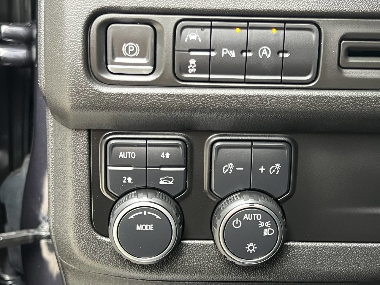 Used 2023 Chevrolet Suburban RST w/ Sport Performance Package AWD/4WD image 30