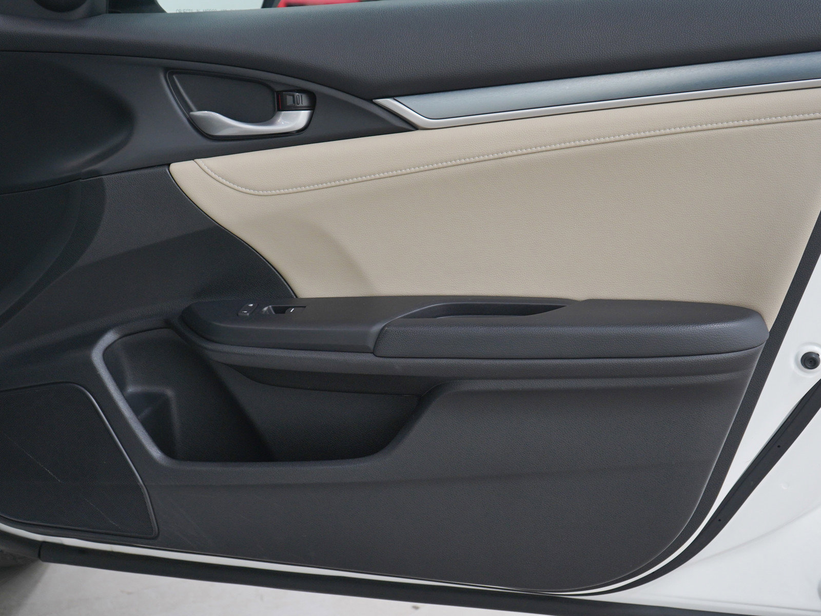 Used 2016 Honda Civic Touring image 9