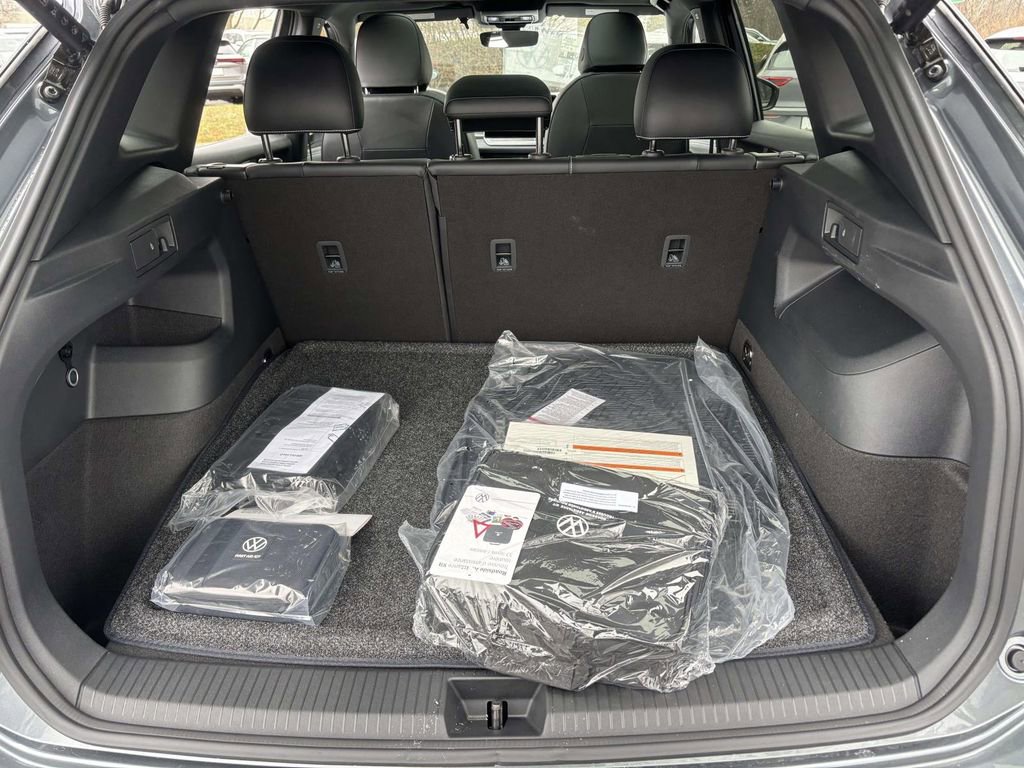 New 2026 Volkswagen Tiguan SE R-Line image 9