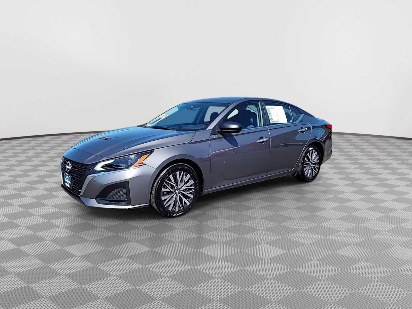 Used 2025 Nissan Altima 2.5 SV FWD image 4