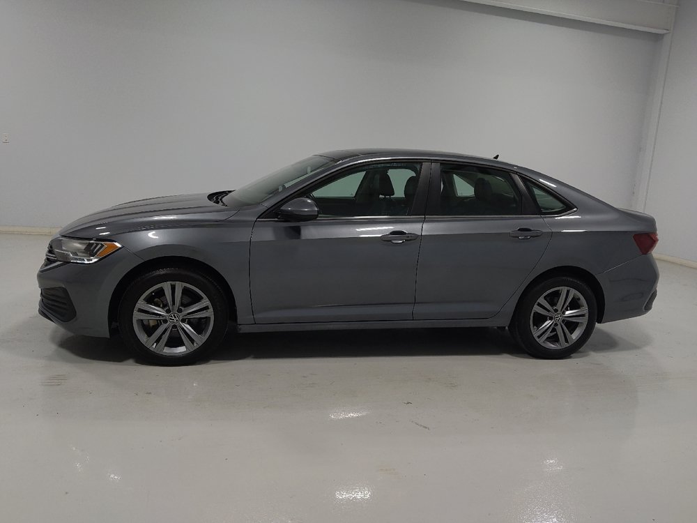 Used 2024 Volkswagen Jetta SE FWD image 2