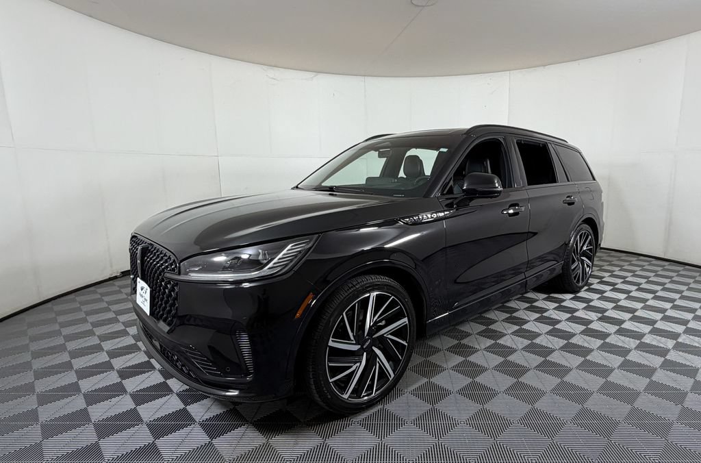 Used 2025 Lincoln Aviator Black Label w/ Jet Appearance Package AWD/4WD image 2
