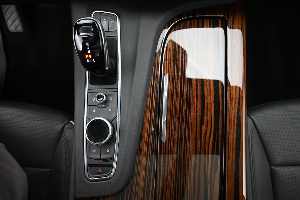 Used 2023 Cadillac Escalade Premium Luxury AWD/4WD image 19