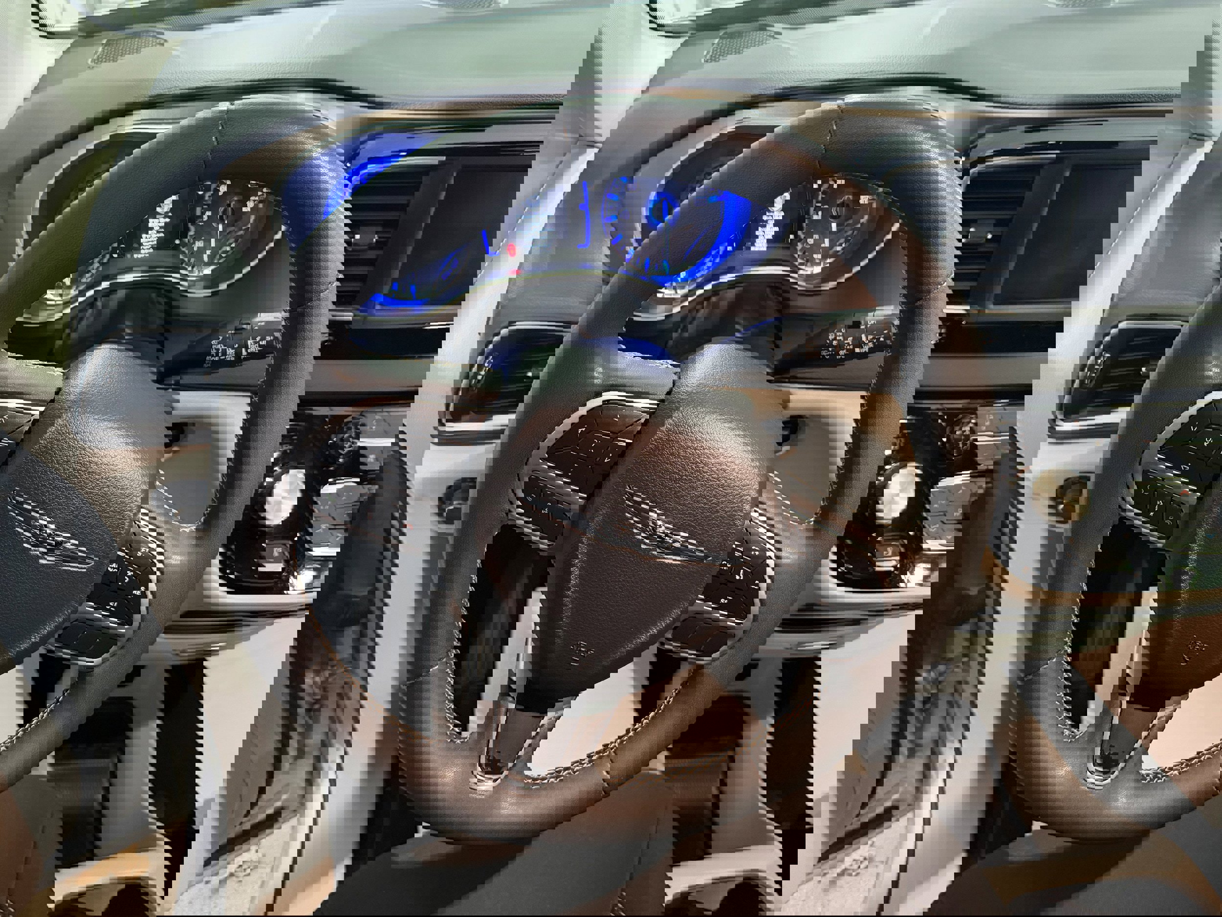 Used 2024 Chrysler Voyager LX image 10