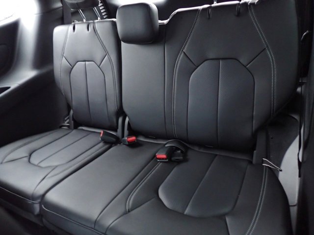 New 2026 Chrysler Pacifica Select image 14