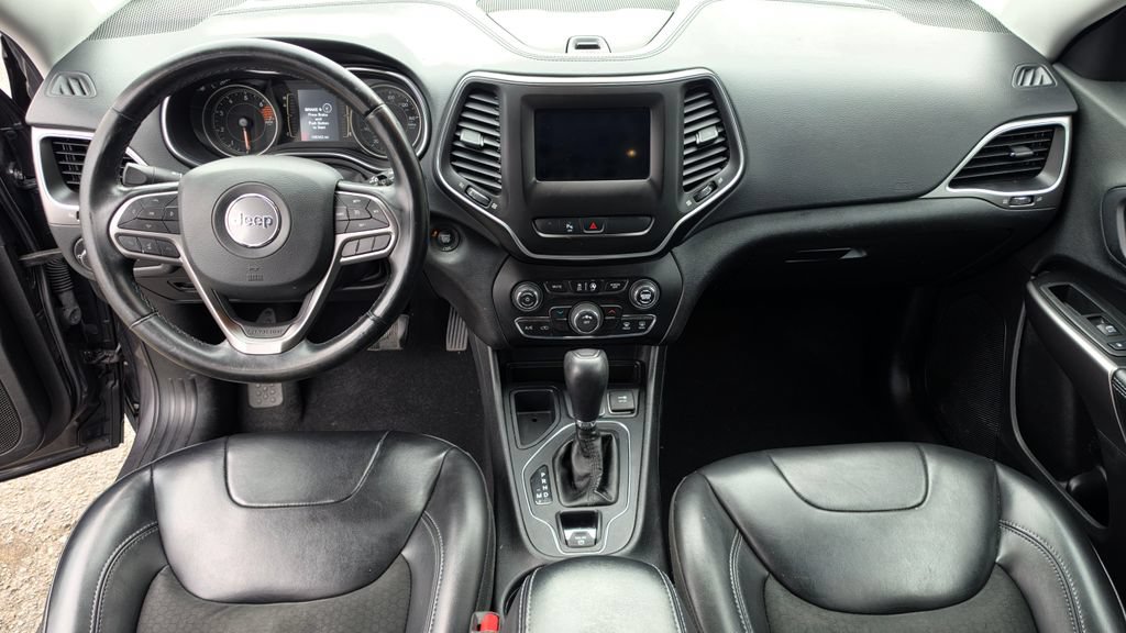 Used 2019 Jeep Cherokee Latitude Plus FWD image 27