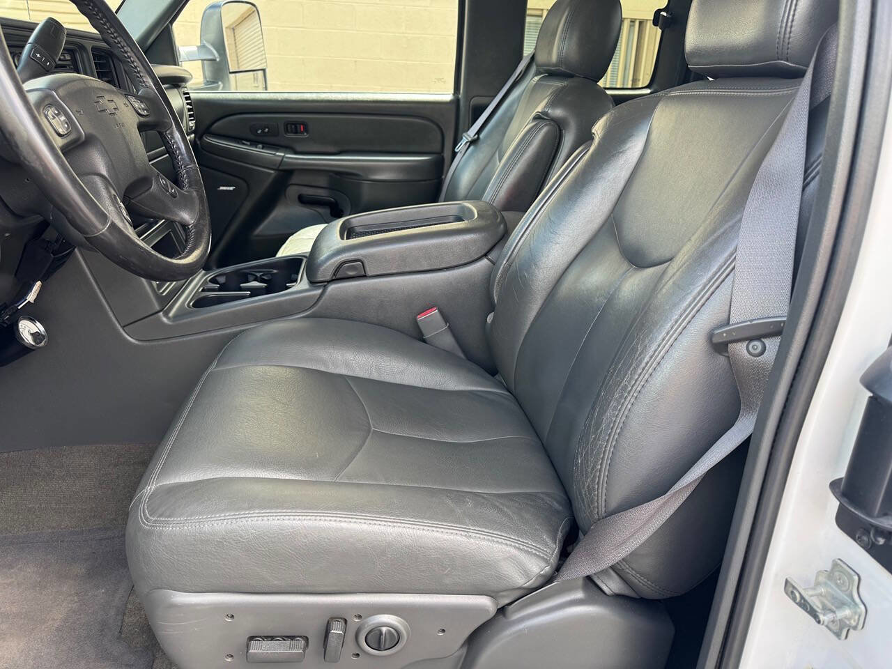 Used 2006 Chevrolet Silverado 2500 W/T w/ Skid Plate Package AWD/4WD image 35