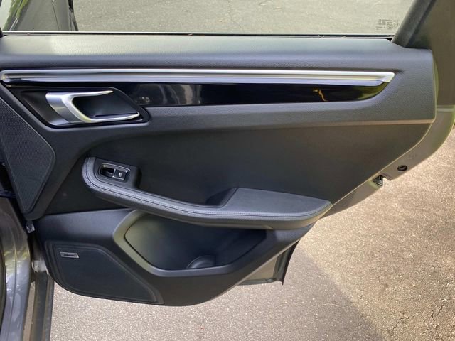 Used 2018 Porsche Macan image 35
