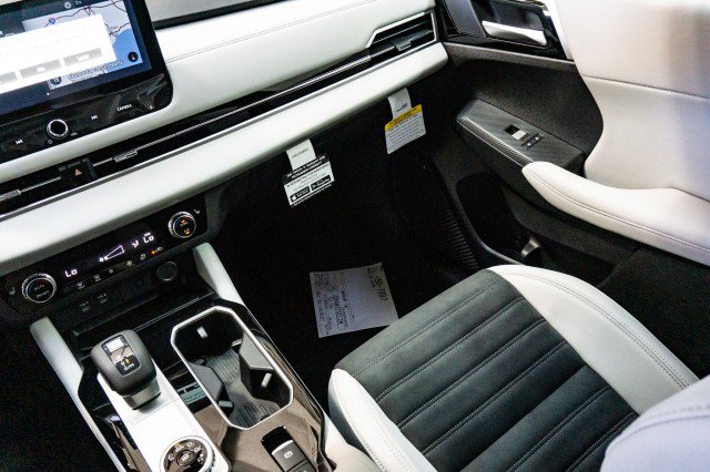 New 2025 Mitsubishi Outlander SE image 17