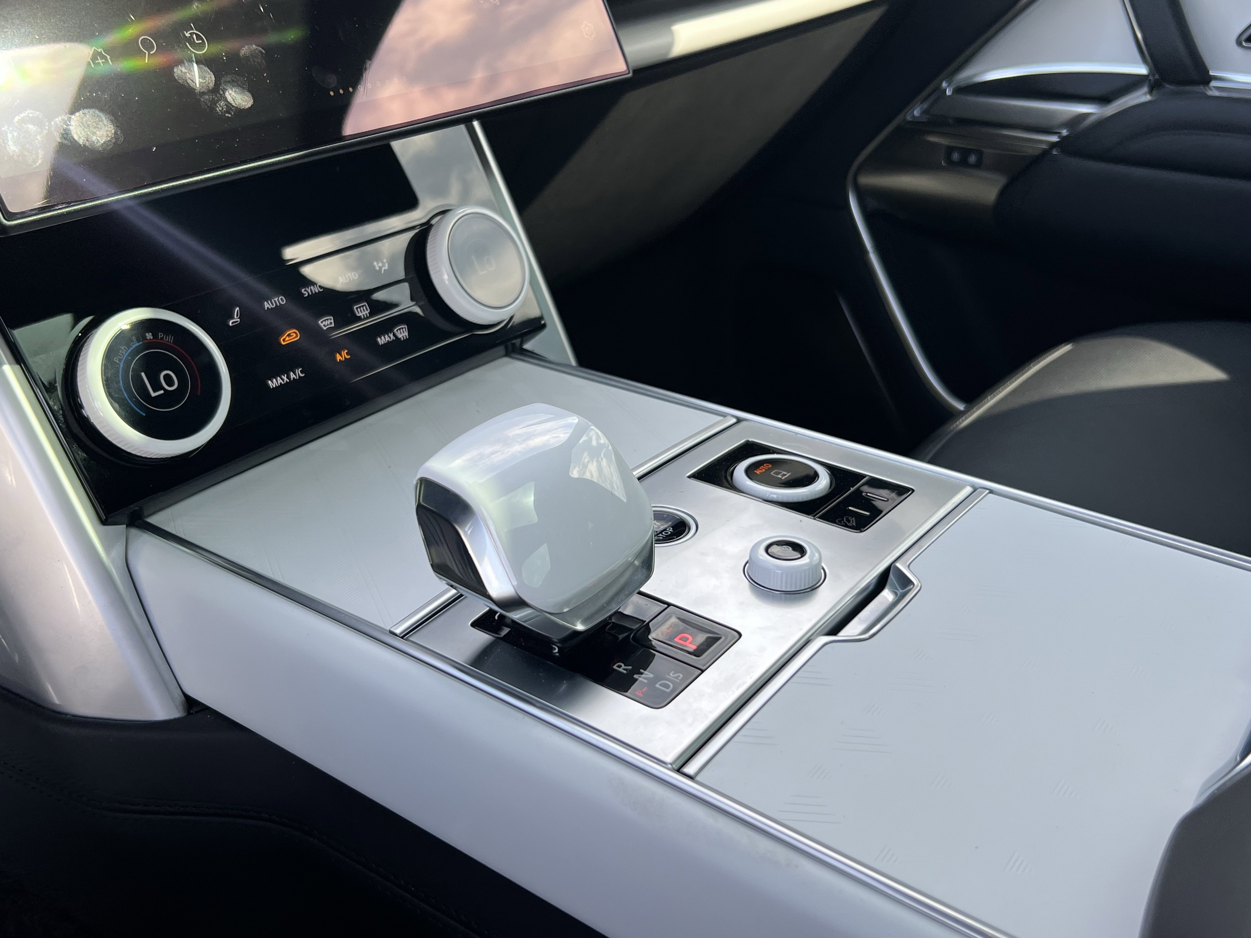 Certified 2023 Land Rover Range Rover SV image 25