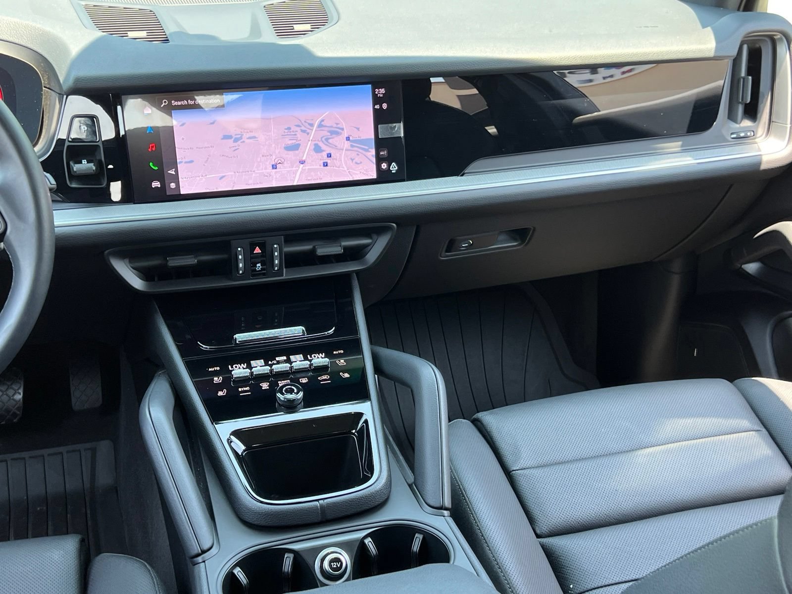 Certified 2025 Porsche Cayenne AWD/4WD image 28