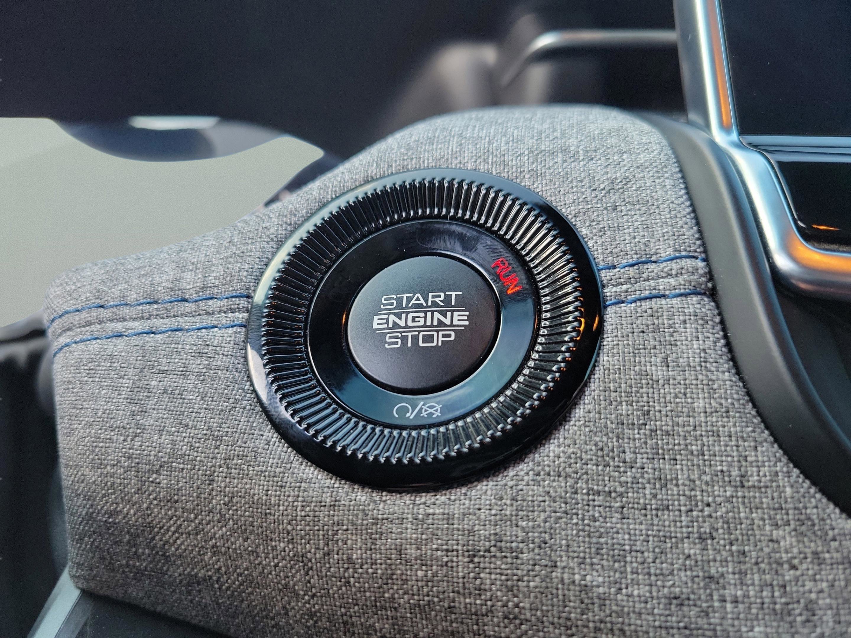 Used 2024 Jeep Compass Latitude image 23