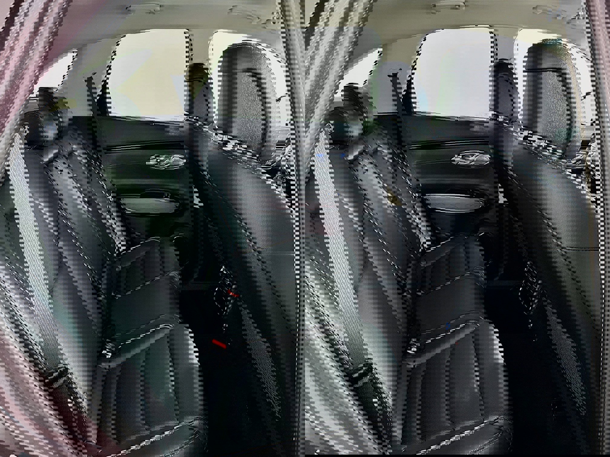 Used 2022 Genesis GV70 2.5T w/ Advanced Package image 40