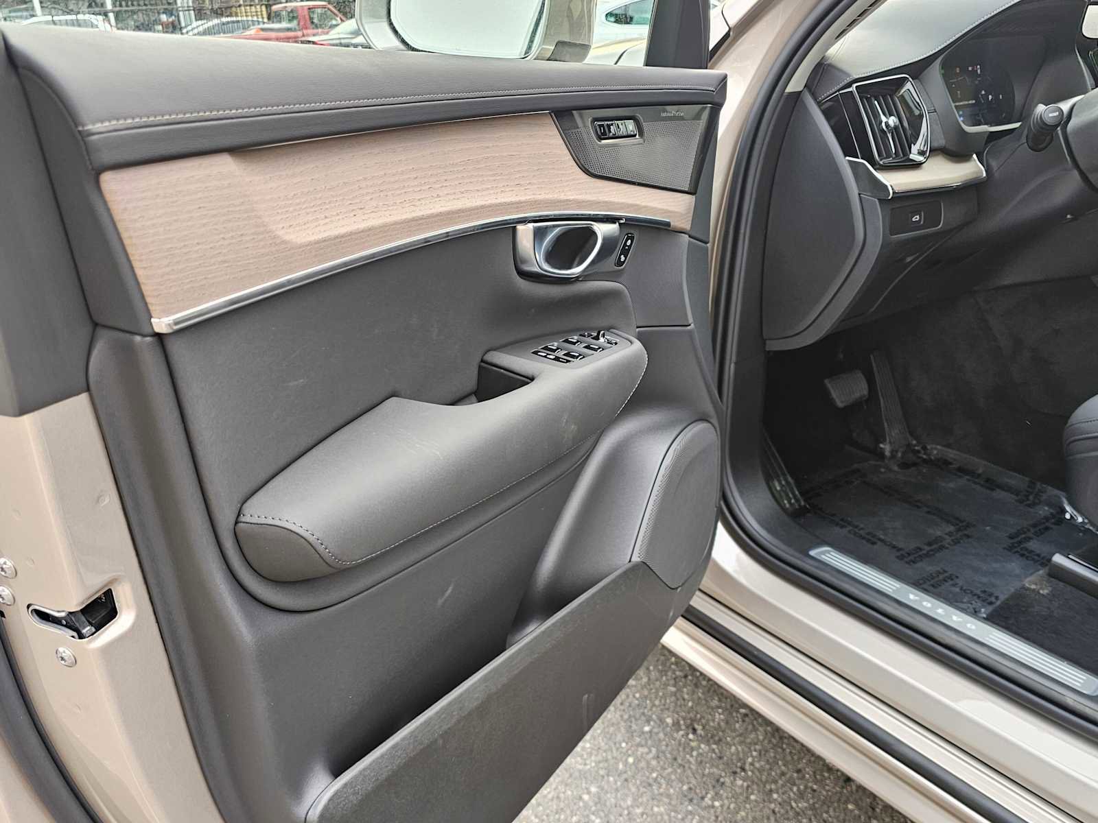 New 2026 Volvo XC90 B6 Plus image 19