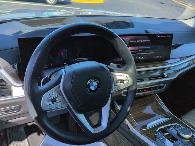 Used 2024 BMW X7 xDrive40i image 11