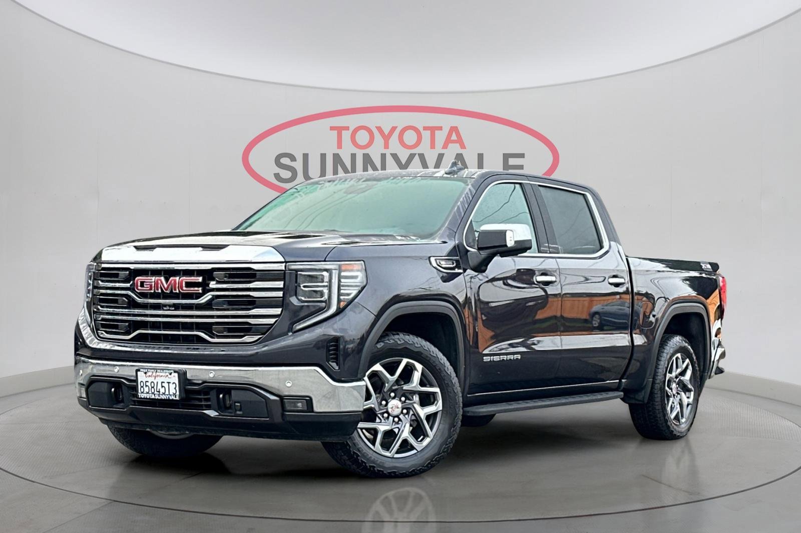 Used 2023 GMC Sierra 1500 SLT w/ SLT Premium Plus Package image 2