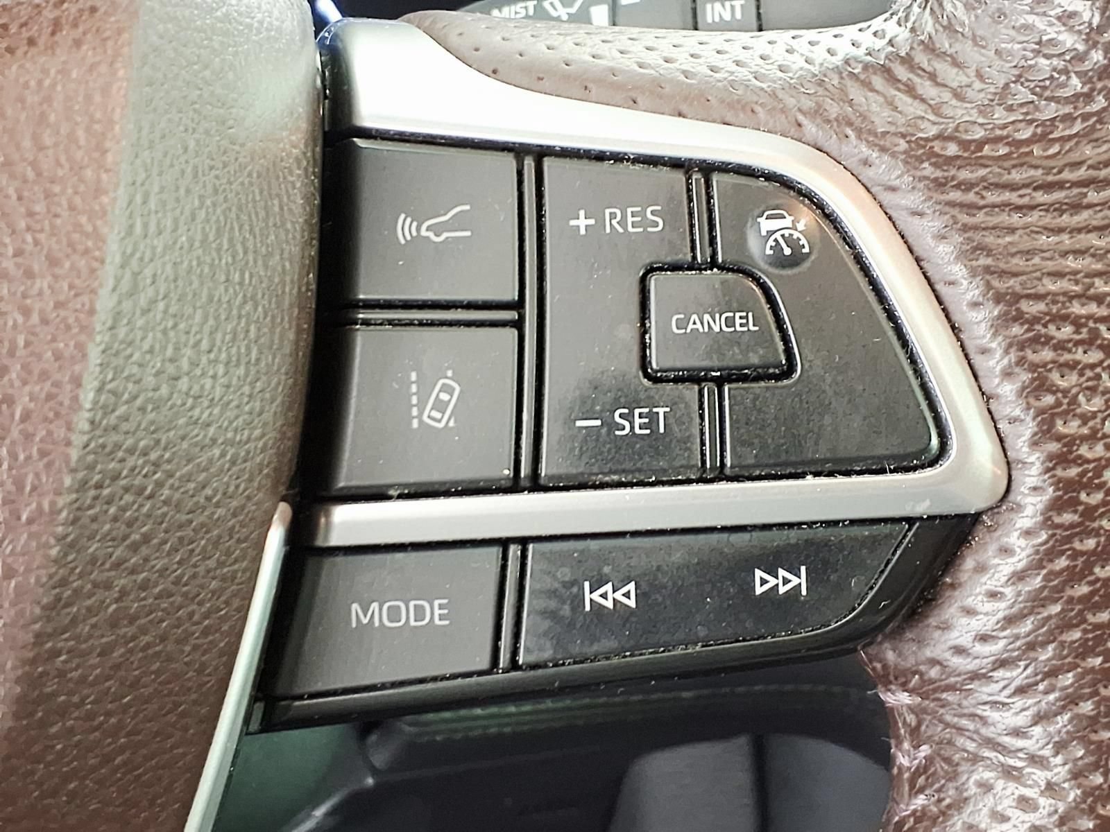 Used 2022 Toyota Sienna Platinum AWD/4WD image 16