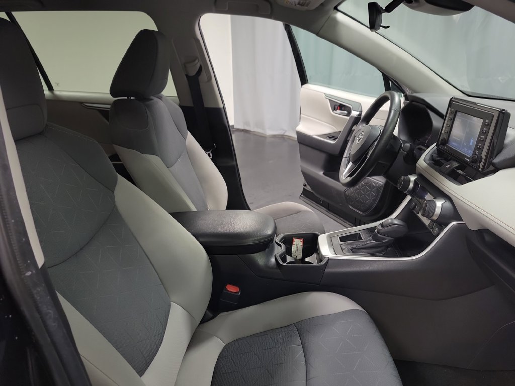 Used 2021 Toyota RAV4 XLE w/ XLE Grade Weather Package FWD image 33