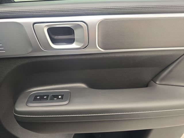 Used 2025 Hyundai Santa Fe SEL FWD image 11