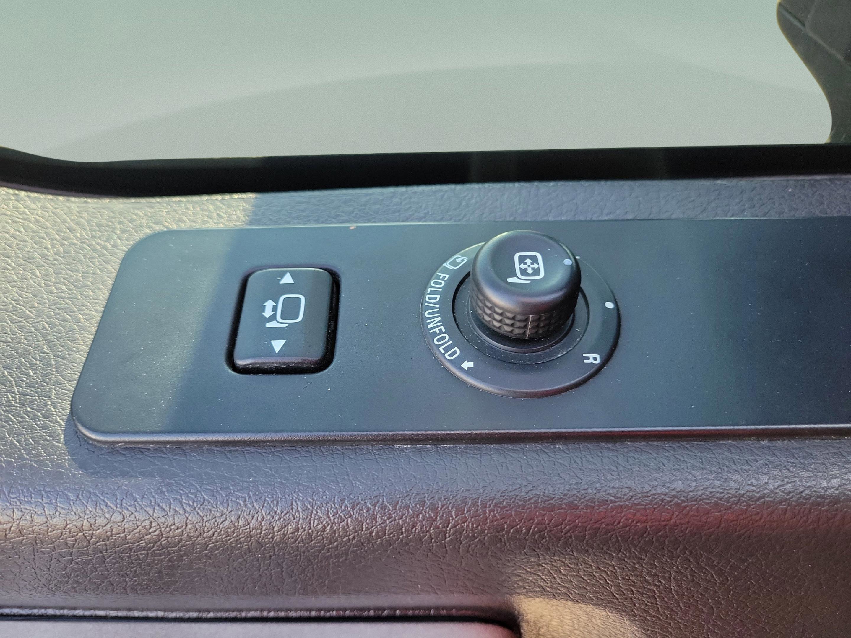 Used 2015 Ford F250 Lariat w/ Chrome Package image 19