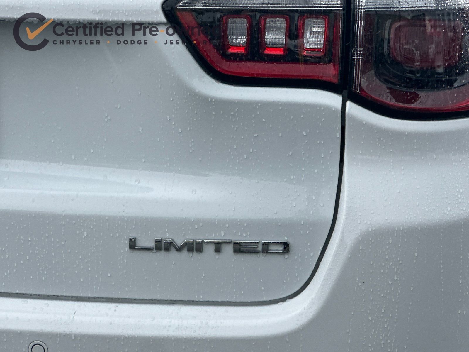 Used 2024 Jeep Compass Limited image 27