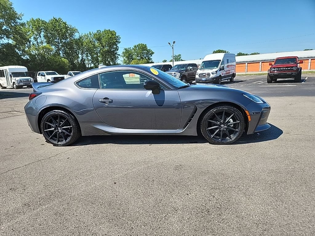 Used 2023 Toyota GR86 Premium w/ ALL Weather Mat Package (TMS) RWD image 4