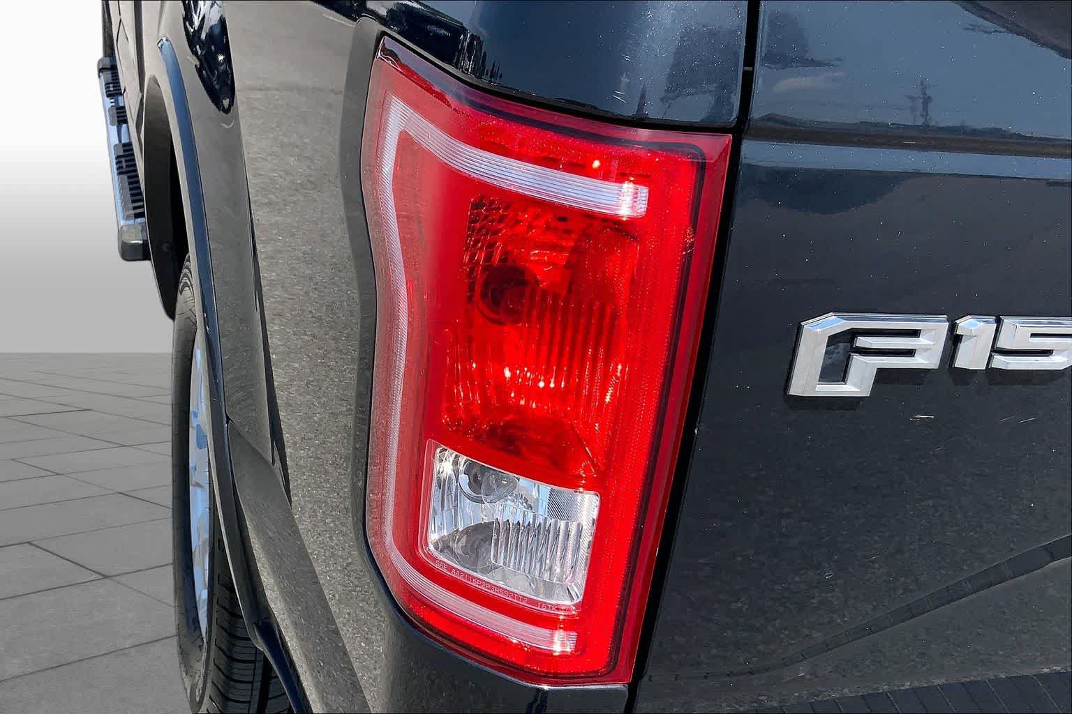 Used 2015 Ford F150 Lariat w/ Trailer Tow Package RWD image 27