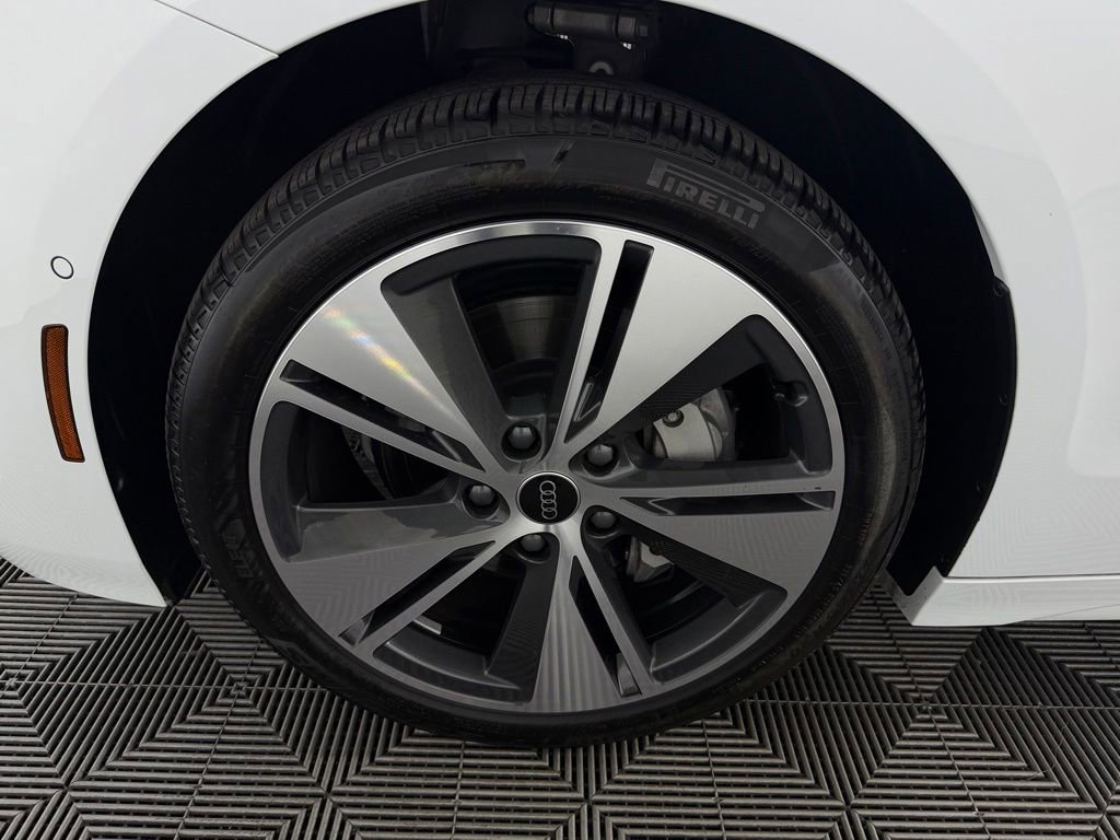 Used 2025 Audi A6 e-tron Premium w/ Convenience Package RWD image 12