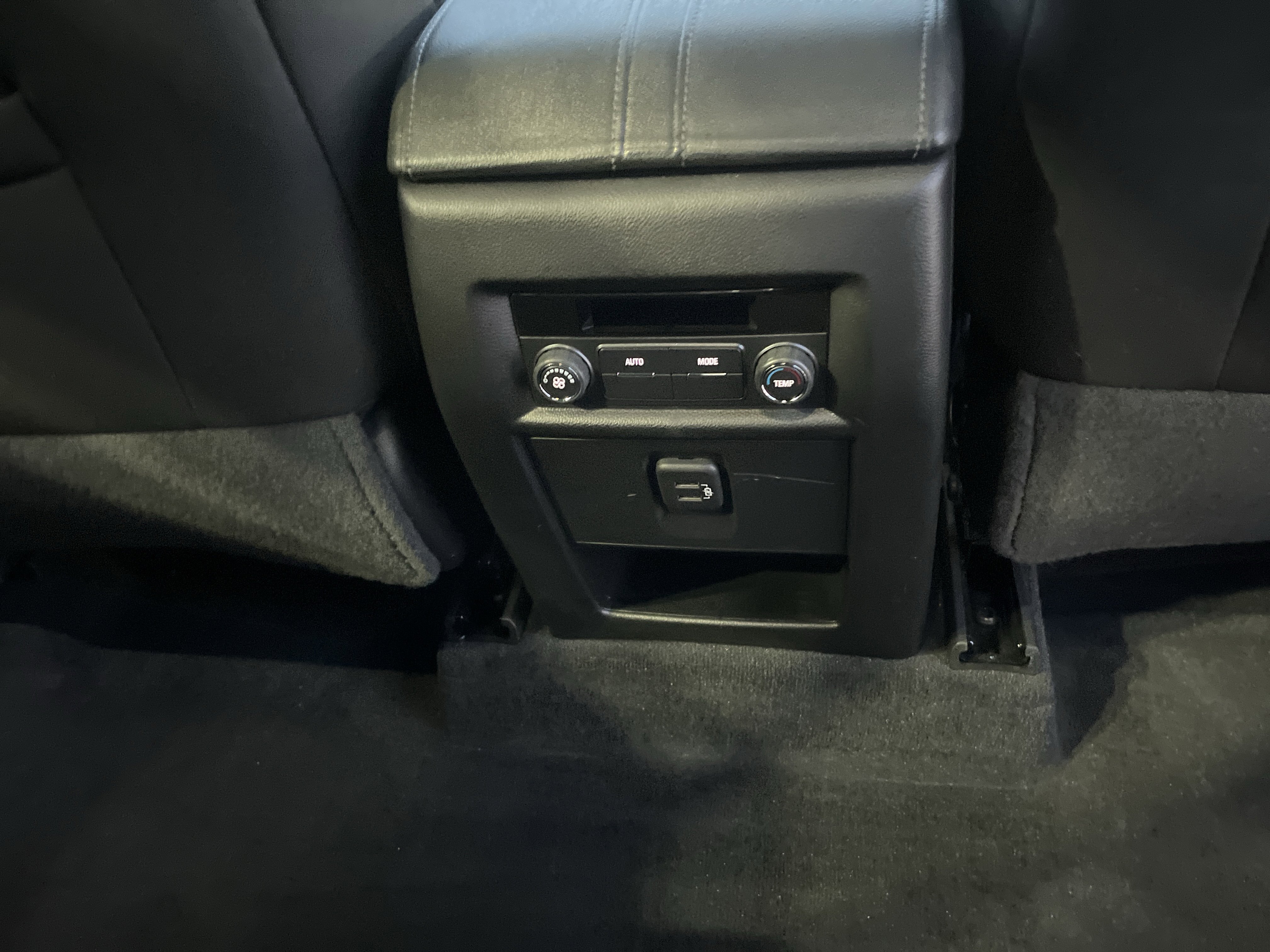 Used 2023 Chevrolet Traverse LT image 16