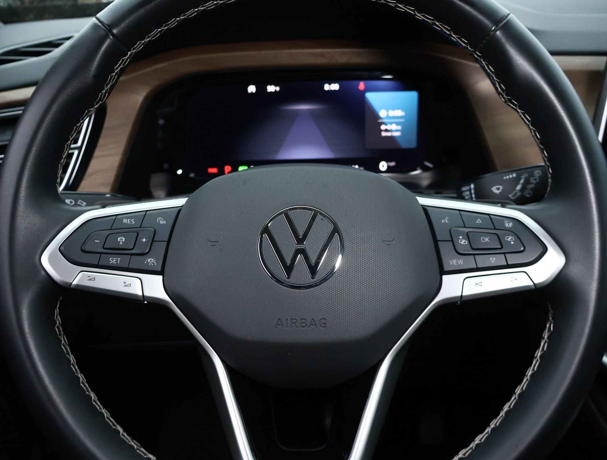 Used 2025 Volkswagen Atlas SE image 13